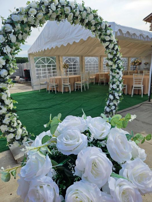 Corturi de închiriat