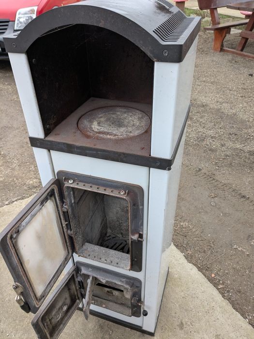 Soba pe lemne și cărbune