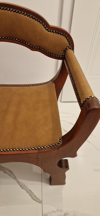 Dante scaun restaurat