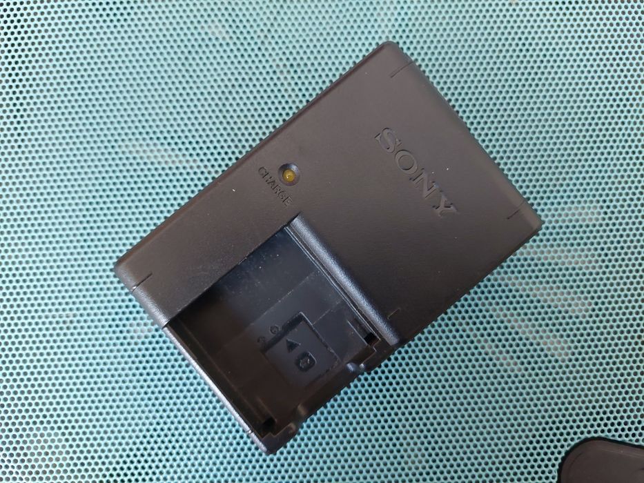 Зарядни и батерии sony Li-on NP-BG1