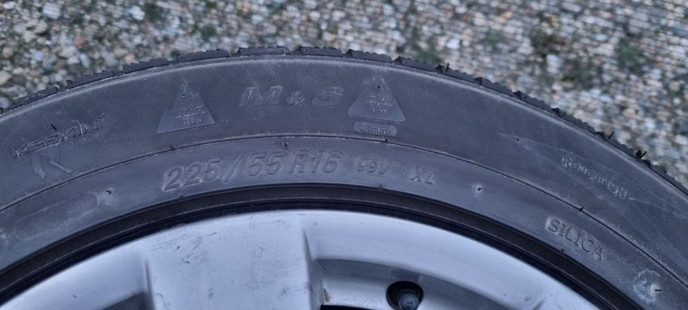 Cauciucuri iarna cu jante originale 225 55 16