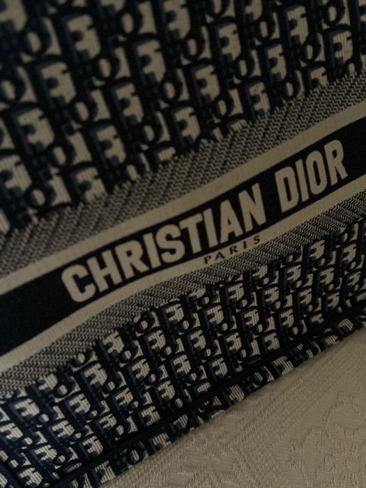 Продаю сумку Dior Book Tote