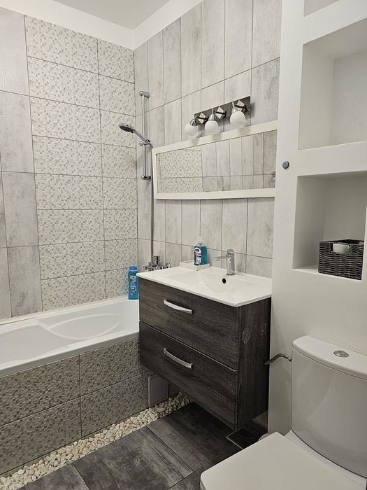 De inchiriat apartament cu 3 camere