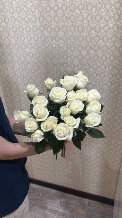 Цветы белые розы