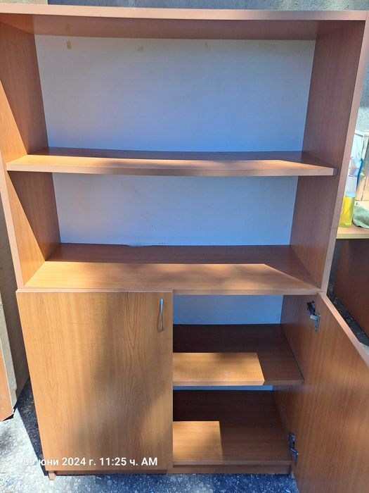 Продавам офис обзавеждане