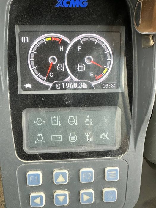 UzXMG XE60W ekskavator