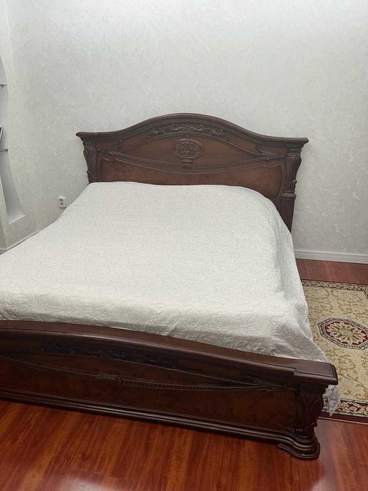 Продам спальный гарнитур без матраса