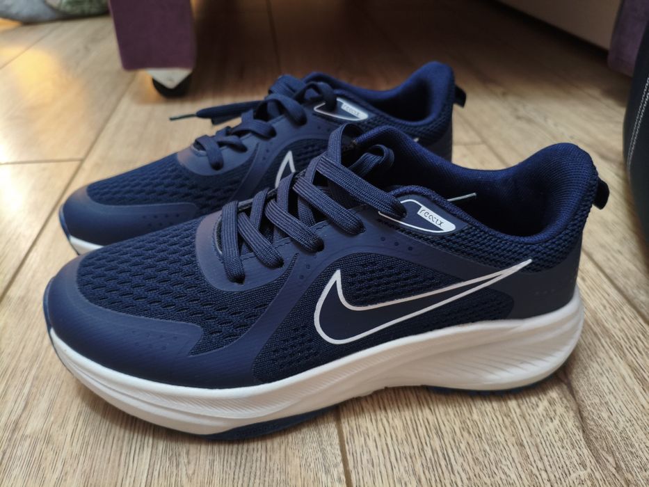 Продам новые кросовки Nike