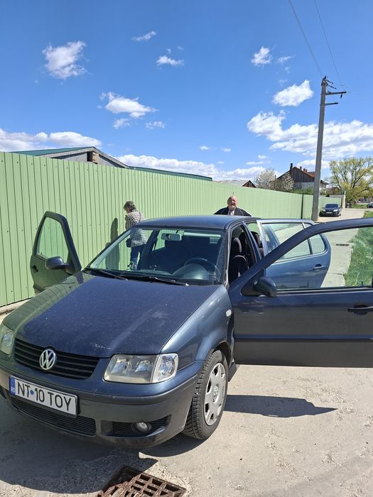 Vând Polo benzina 2001