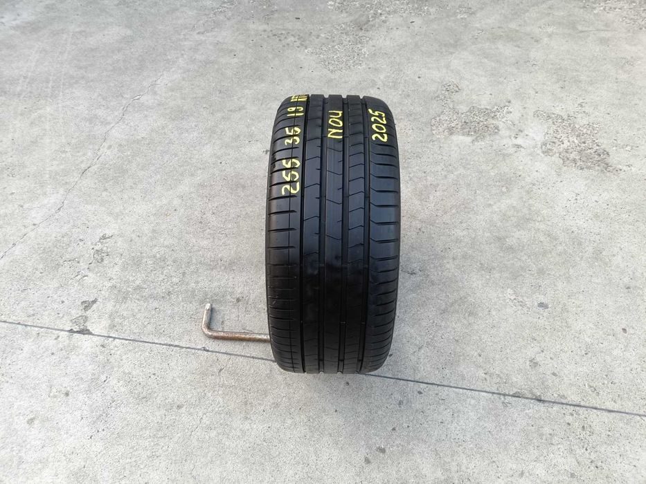 O anvelopa de vara 255 35 19 pirelli p zero pz4 run flat profil 7 mm dot 2025