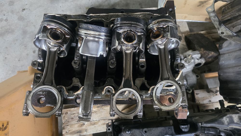 Двигател  CAAA VW  на части