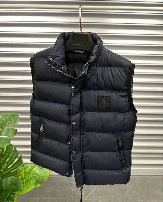 Жилетки Moncler