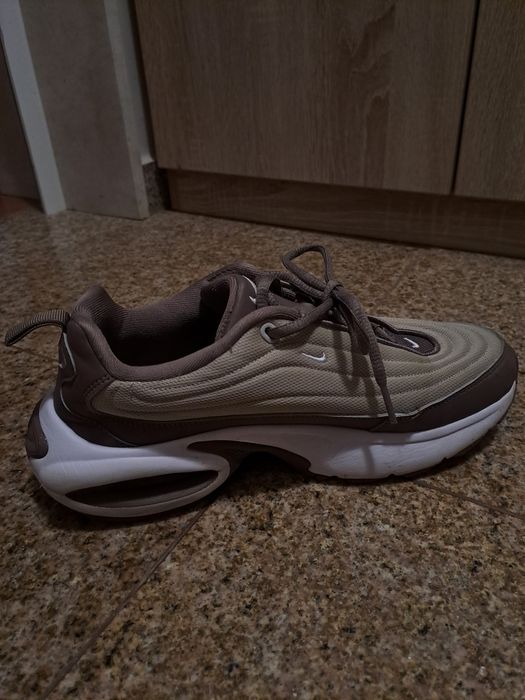 Маратонки Nike кафяви