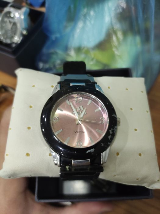 Часы наручные продам