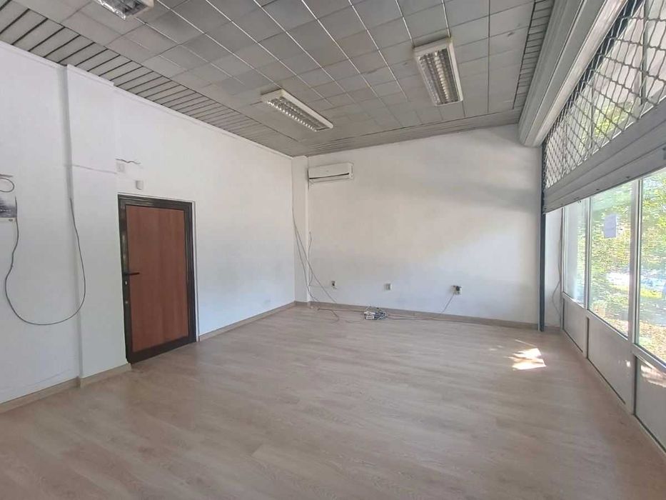 Дава се под наем Офис в Велико Търново, Център - 55 кв.м за 408 € - Снимка #1