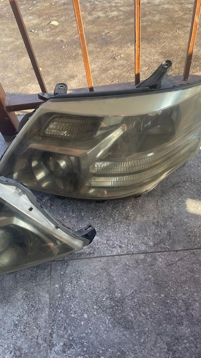 Продам передние фары для Альфарда