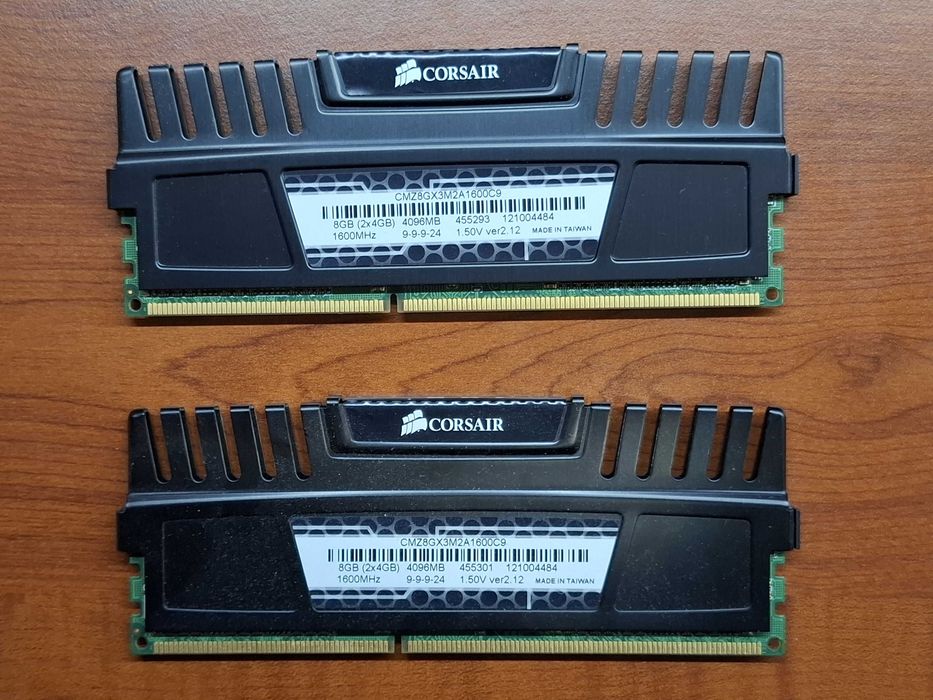 Продавам RAM: CORSAIR Vengeance 8GB DDR3-1600MHz, KIT (2x4GB)