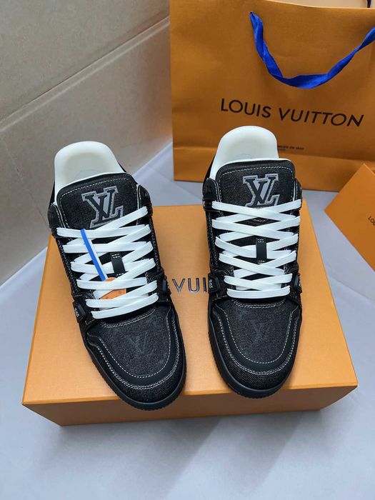 LV Pantofi negri