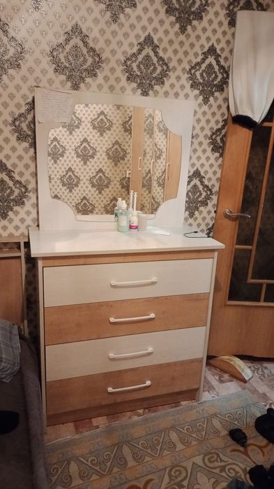 Продам комоды с зеркалом