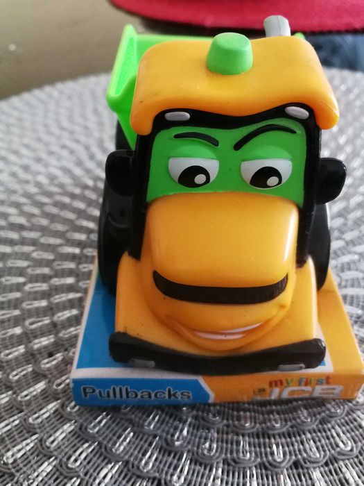 Basculanta JCB pull back.