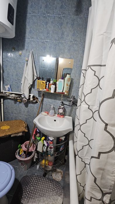 Vând apartament 3 camere zona Valea Roșie