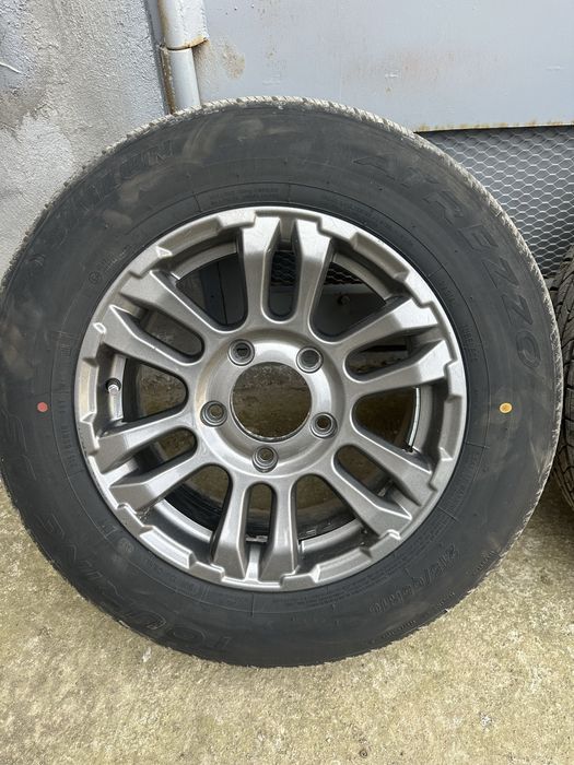 Литые диски с шинами 215/65/R16 новые на ниву урбан