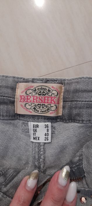 Pantaloni scurti de blugi