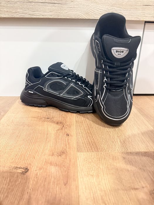 Dior B30 in black colorway