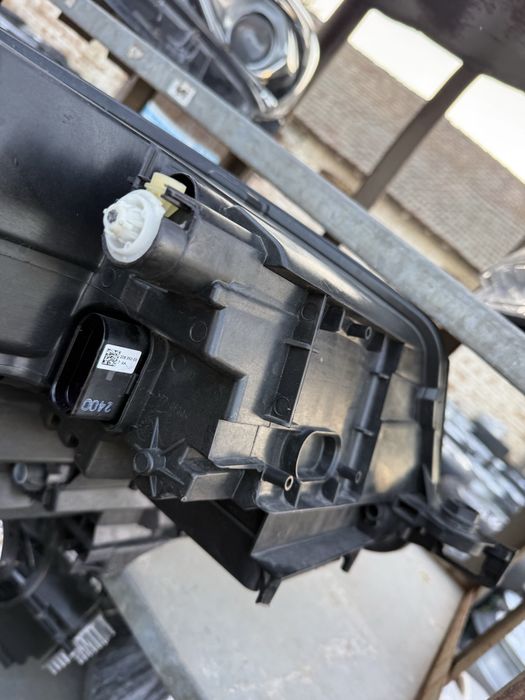 Продавам оригинални фарове за Skoda Kodiaq FULL LED ляв и десен!