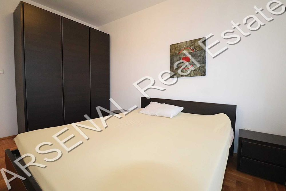 Дава се под наем Двустаен апартамент в София, Лозенец - 68 кв.м за 550 € - Снимка #2