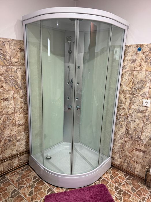 Cabina de dus cu cadita si hidromasaj