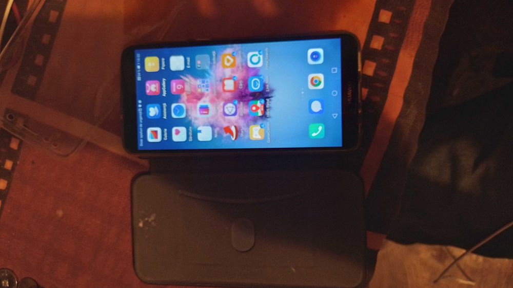 Telefon Huawei P Smart liber de retea 4g , 32gb 3gb ram in stare perfecta cu husa noua