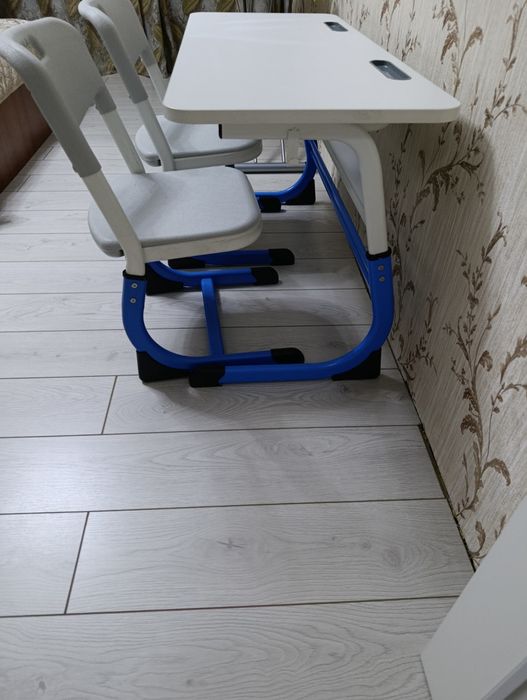 Школьная парта .