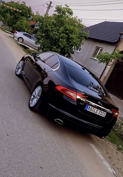 Jaguar XF 4.2 V8 Benzină – Full Option, Pachet R, Întreținut Exemplat