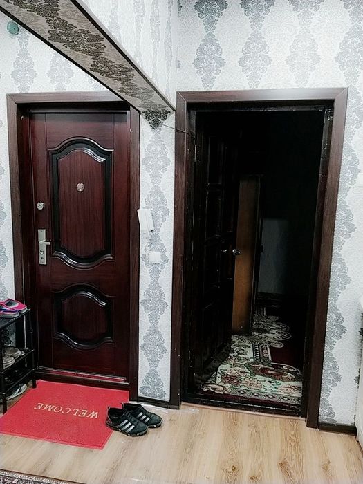 СРОЧНО в центре кара камиш продается своя 4 ком квартира вдол дороги.