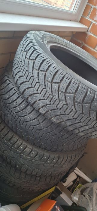 Зимние шины продам 215/65/16