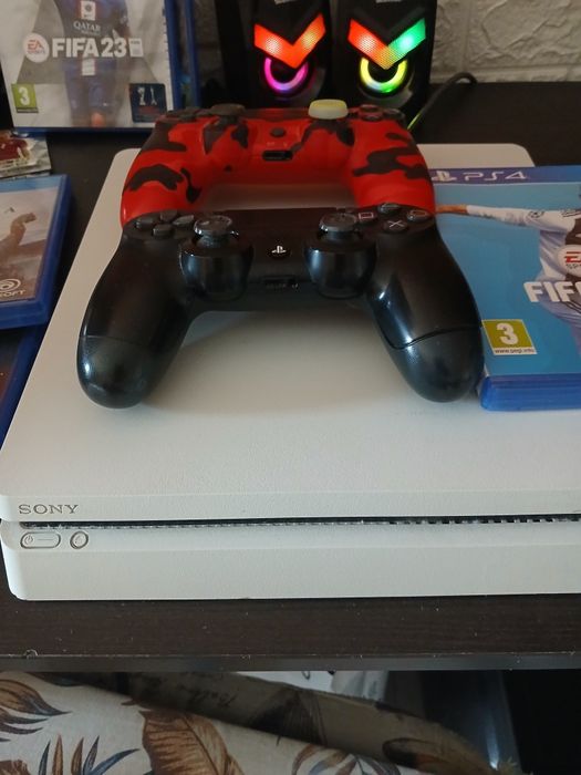 Playstation 4 slim white
