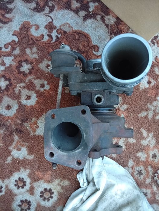 Продам распредвалы от Мазда Цх-7