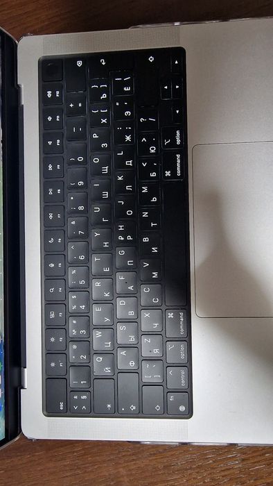 MacBook Pro Mac15,3 8ядер 8гб стерео звук