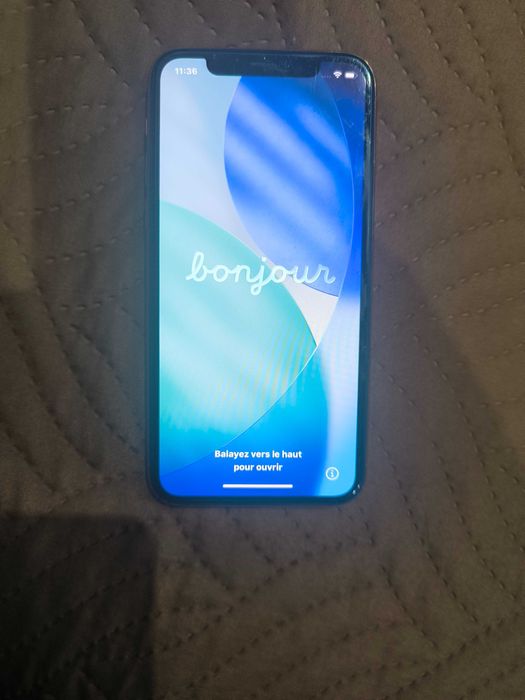 iPhone 11 64 гб със следи от употреба