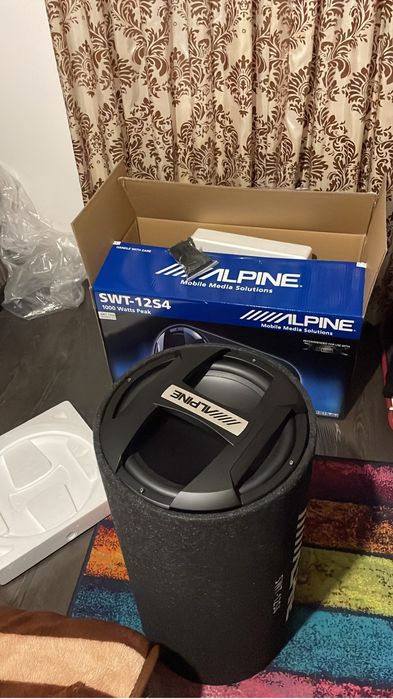 Subwoofer alpine folosit 6 luni