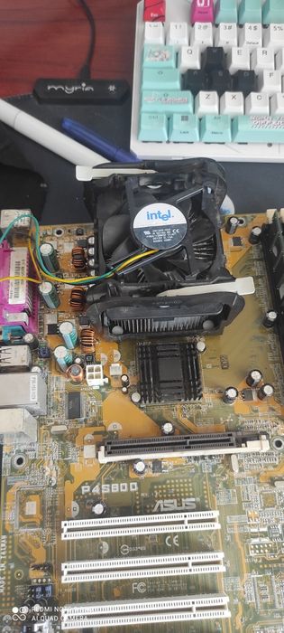 Pachet PC (Placa De Baza + Cooler + 3 ram DDR1) !! Uitativa in descriere!!