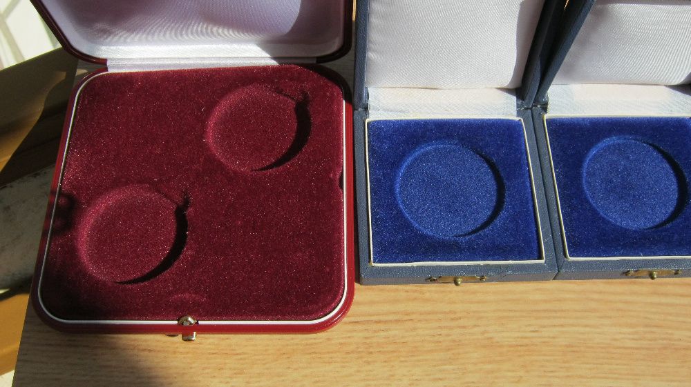 Carcase,etuiuri,monede.