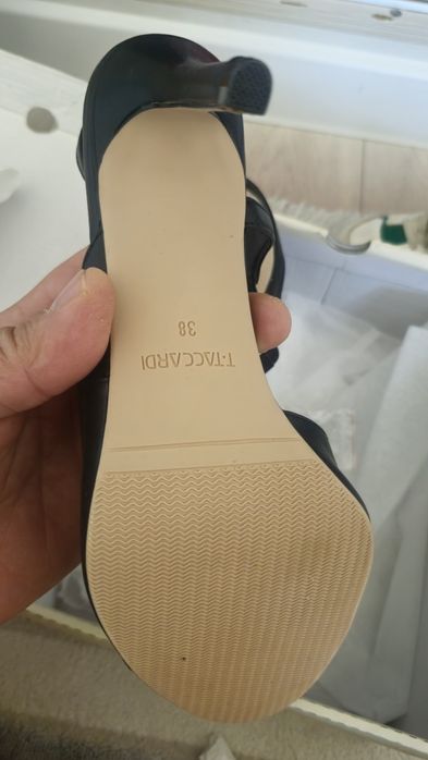 Продам женские туфли