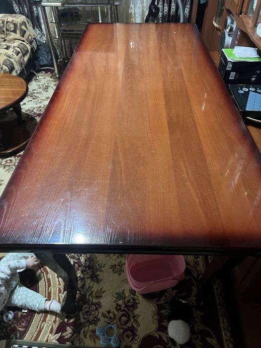 Стол на восемь персон