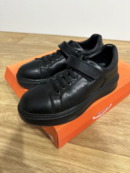 Туфли школьные, 34 и 33 размер