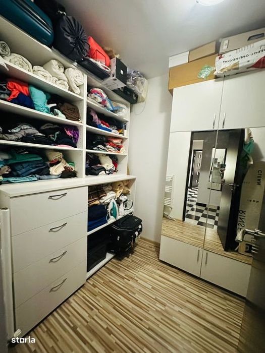 Apartament cu 2 camere, decomandat, zona Porii