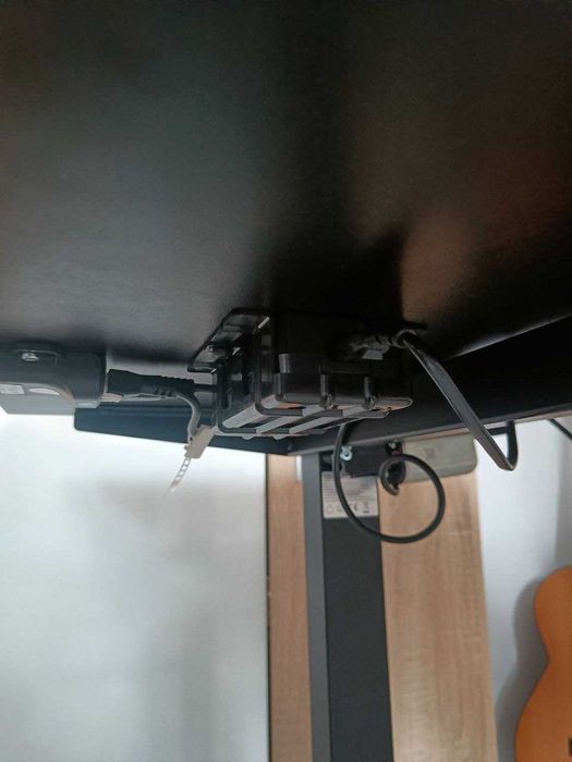 Бюро с регулируема височина SVANEKE 80 / 160