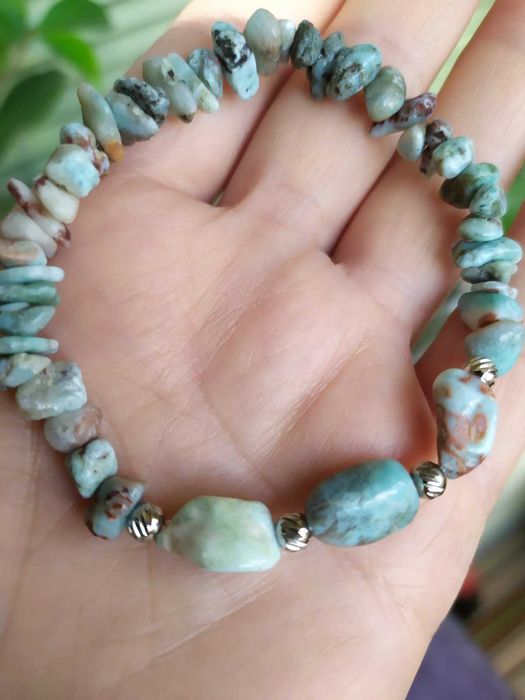 Гривни от естествени камъни