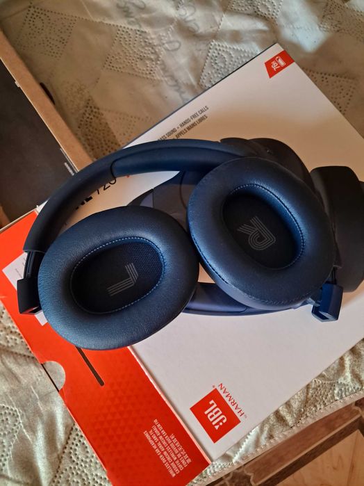 Продам наушники JBL720BT